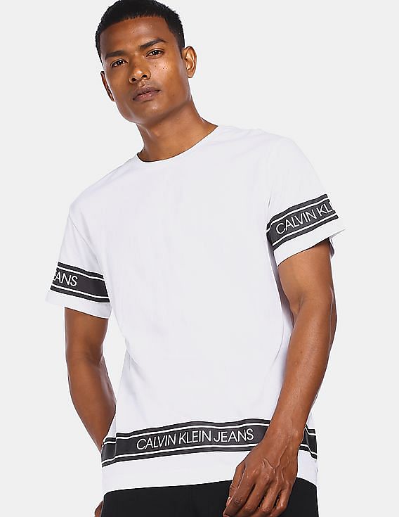 Afkeer Voorlopige naam Schots Buy Calvin Klein Men White Contrast Logo Tape Cotton T-Shirt - NNNOW.com