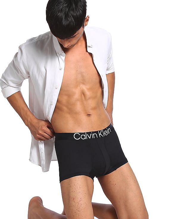 Buy Calvin Klein Underwear Men Black Elasticized Waistband Solid Trunks -  