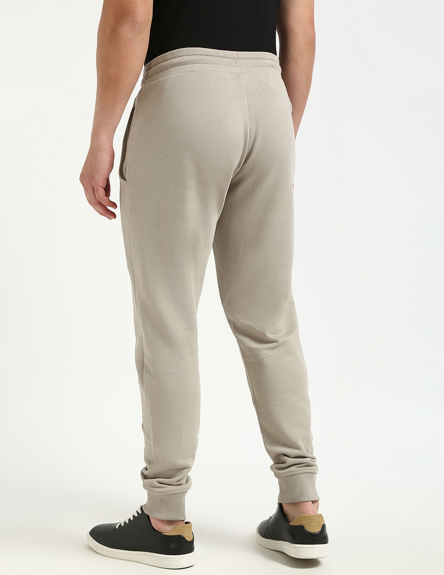 Calvin Klein Jeans Regular-Fit Solid Mid Rise Trouser