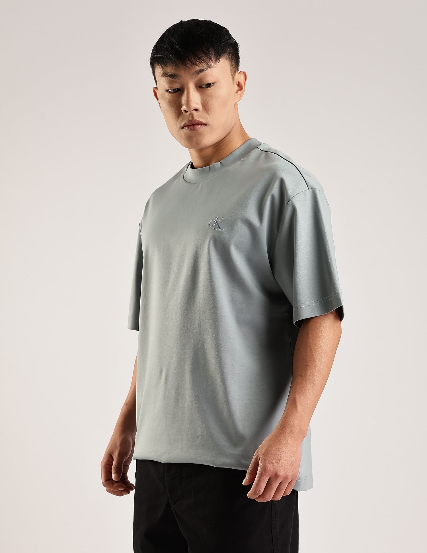 Calvin Klein Jeans Logo Regular-Fit Cotton T-Shirt