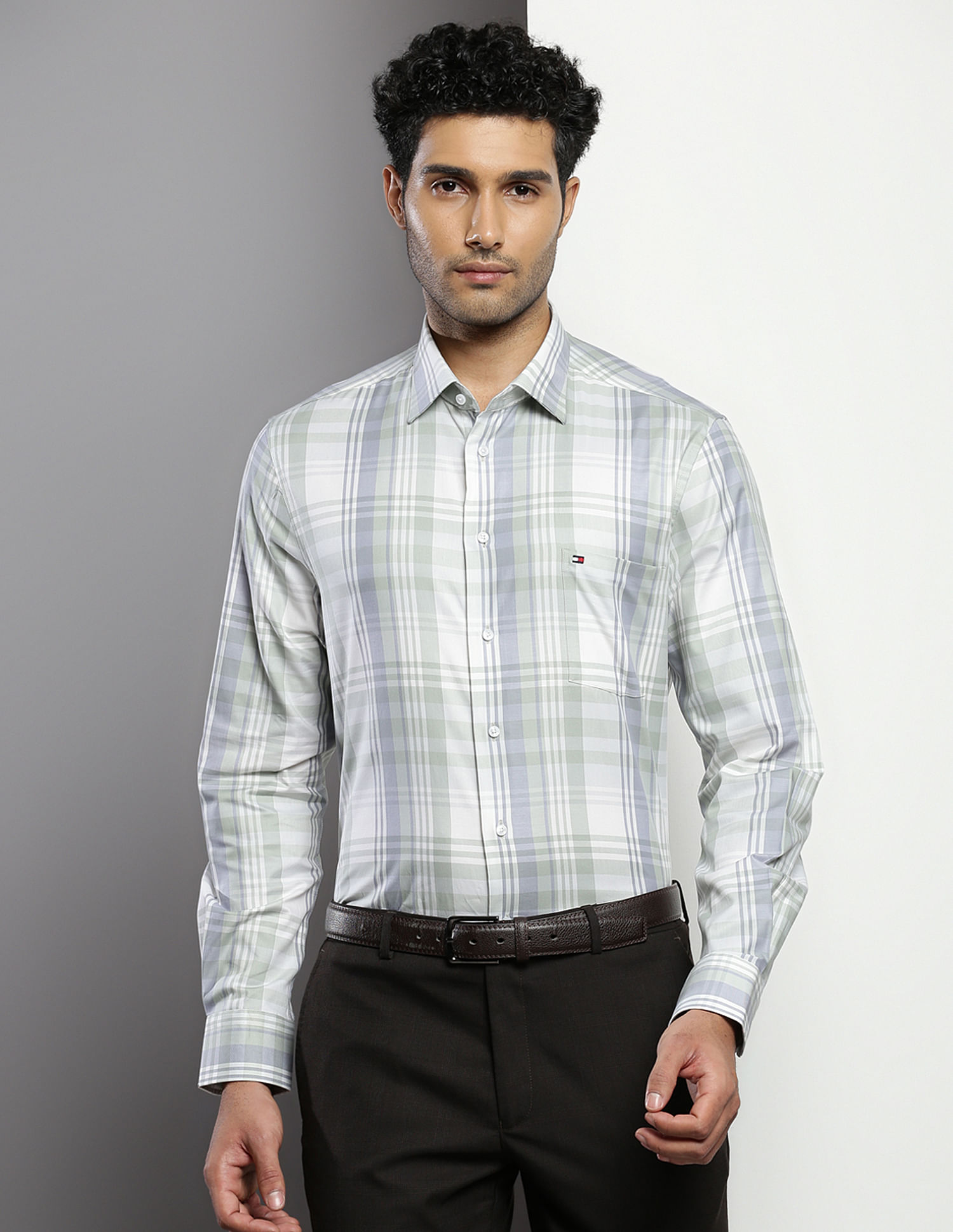 Tommy Hilfiger Cutaway Collar Twill Shirt