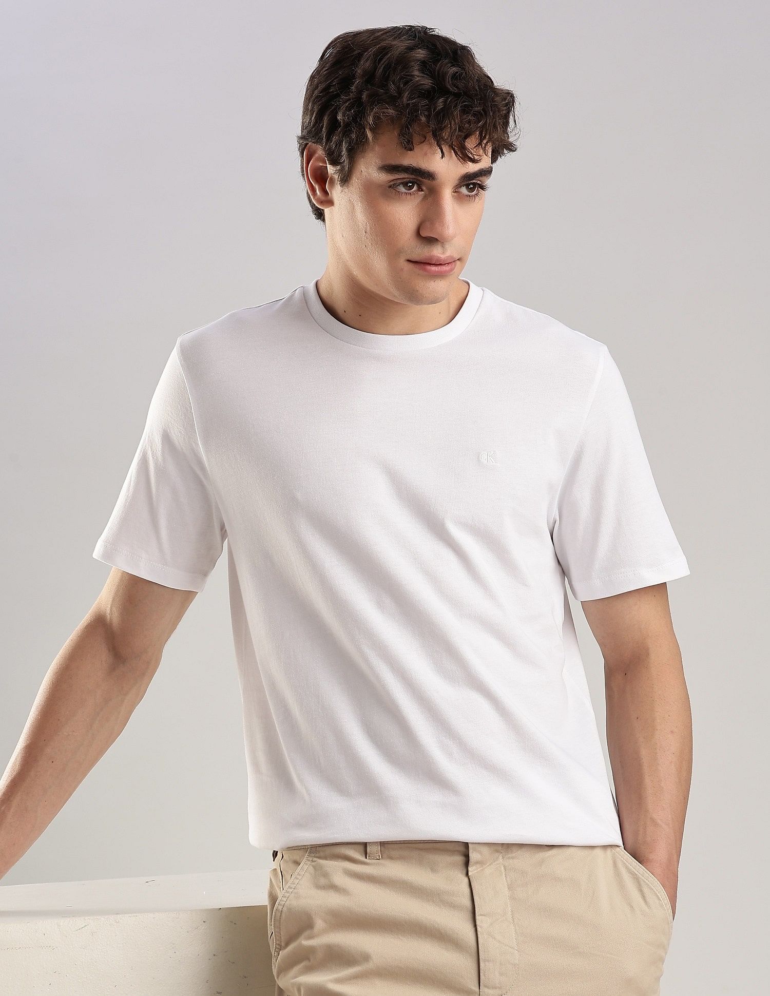 Calvin Klein Jeans Regular-Fit Solid Cotton T-Shirt