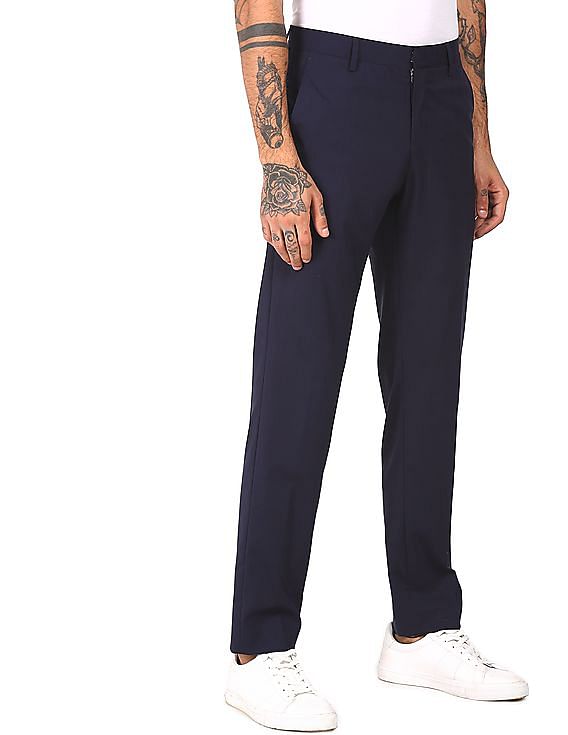Tommy Hilfiger Men Navy Solid Flat Casual Trousers