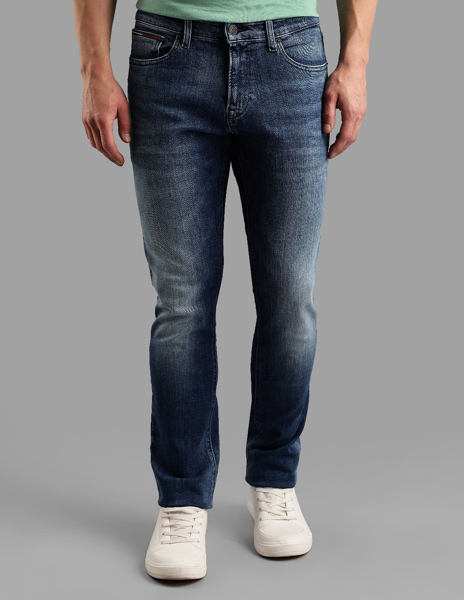 Tommy Hilfiger Medium Washed Relaxed Straight Fit Mid Rise Jeans