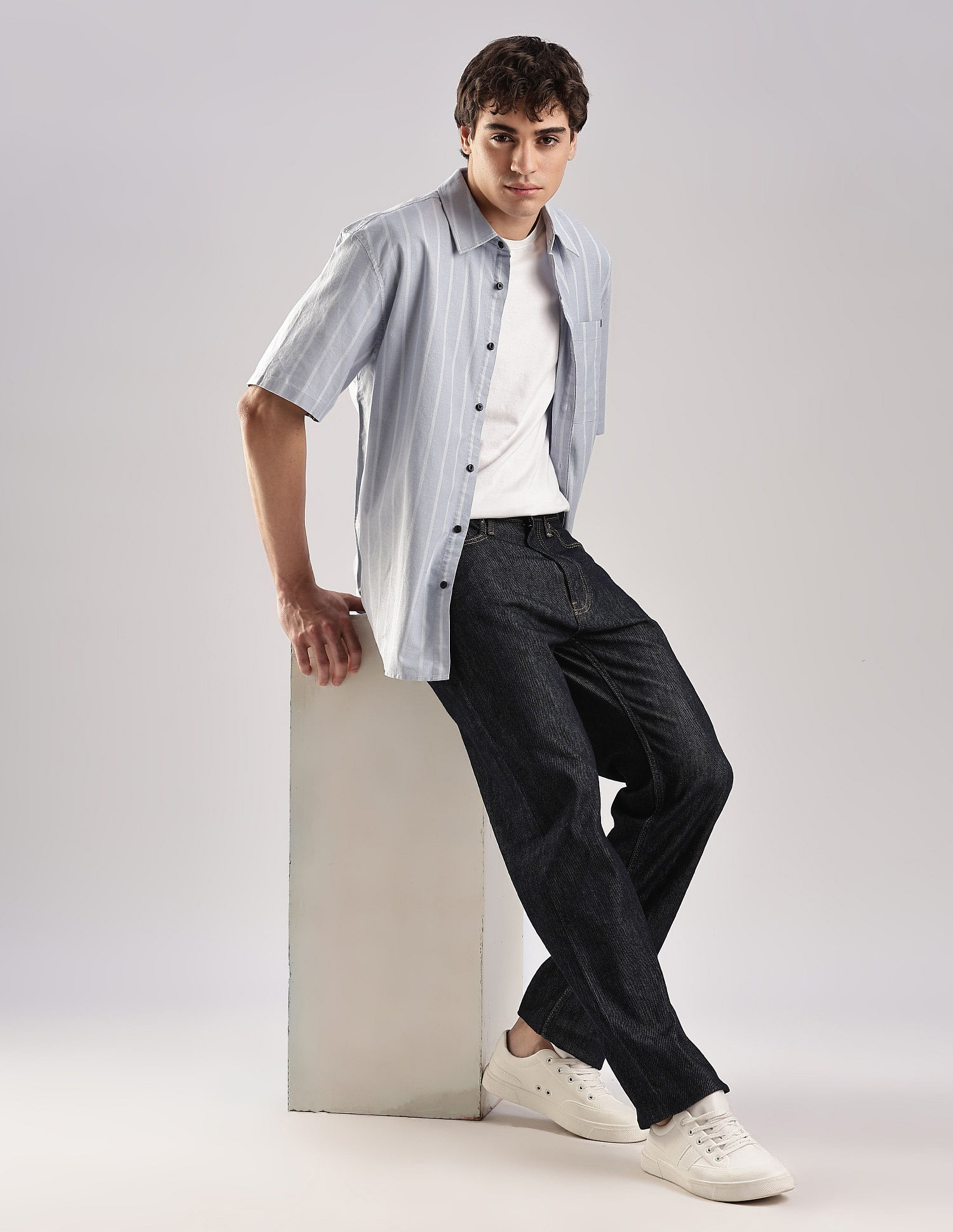 Calvin Klein Jeans Cotton Straight Fit Mid Rise Jeans