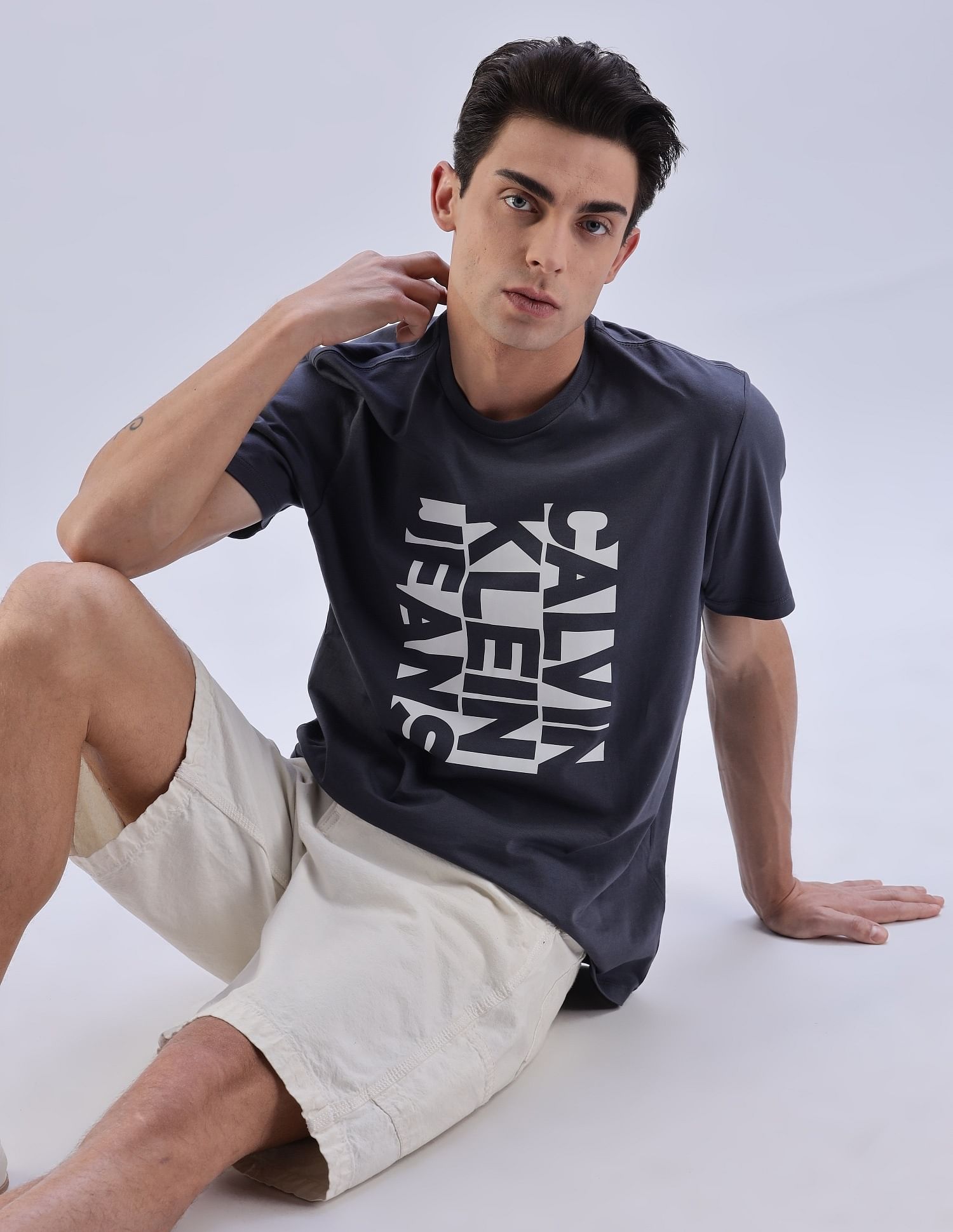 Calvin Klein Jeans Regular-Fit Logo Cotton T-Shirt