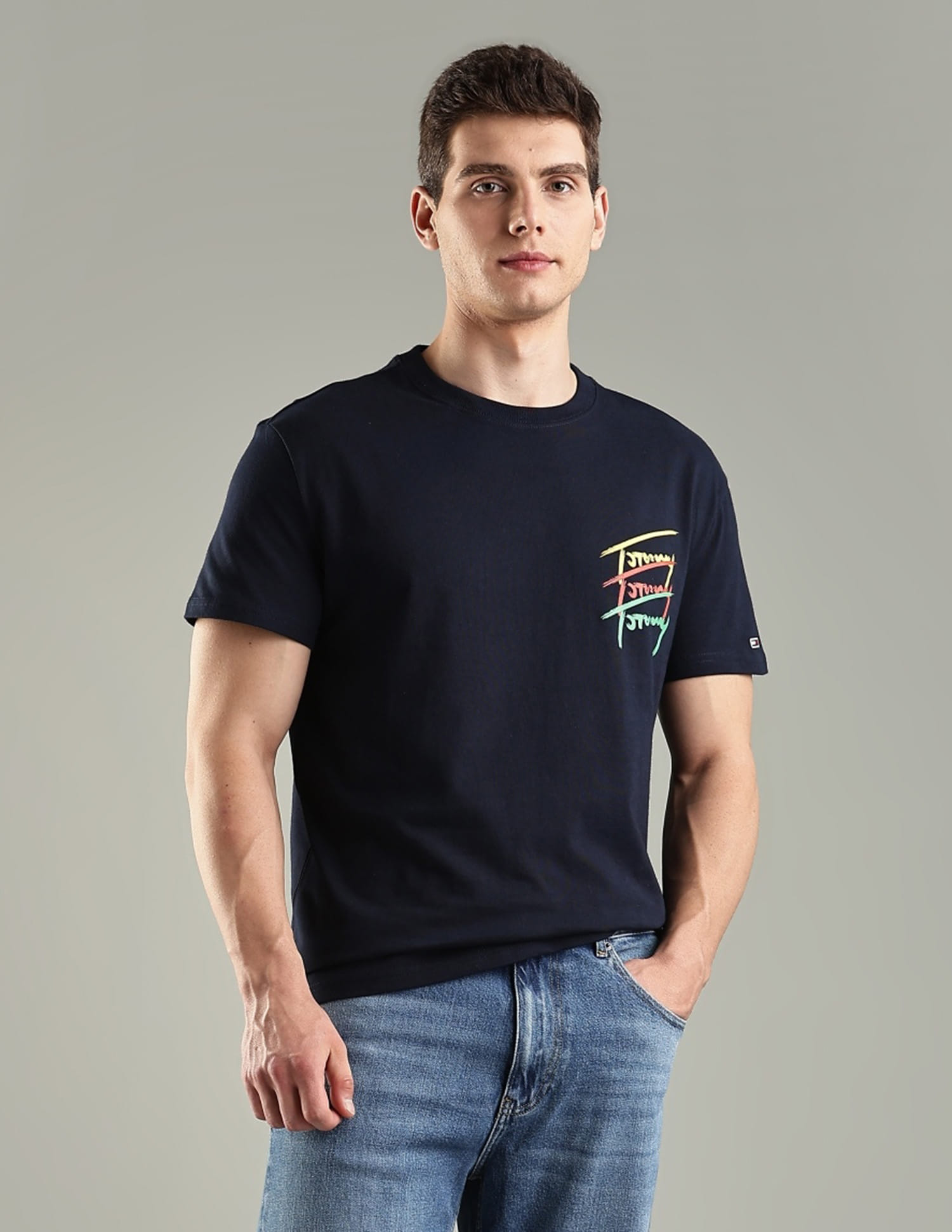 Buy Tommy Hilfiger Graphic Regular Fit Cotton T-Shirt - NNNOW.com