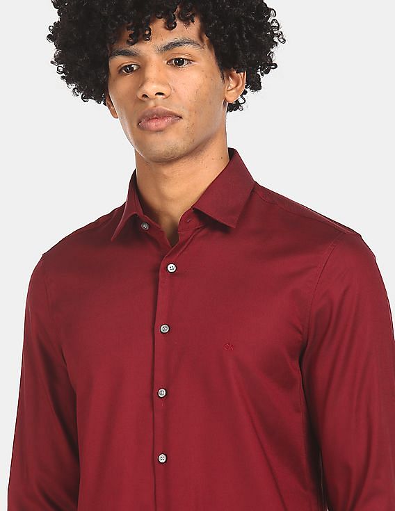 Buy Calvin Klein Men Dark Red Slim Fit Solid Casual Shirt - NNNOW.com