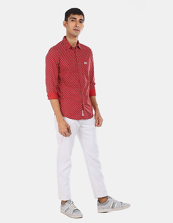 white pant and red shirt