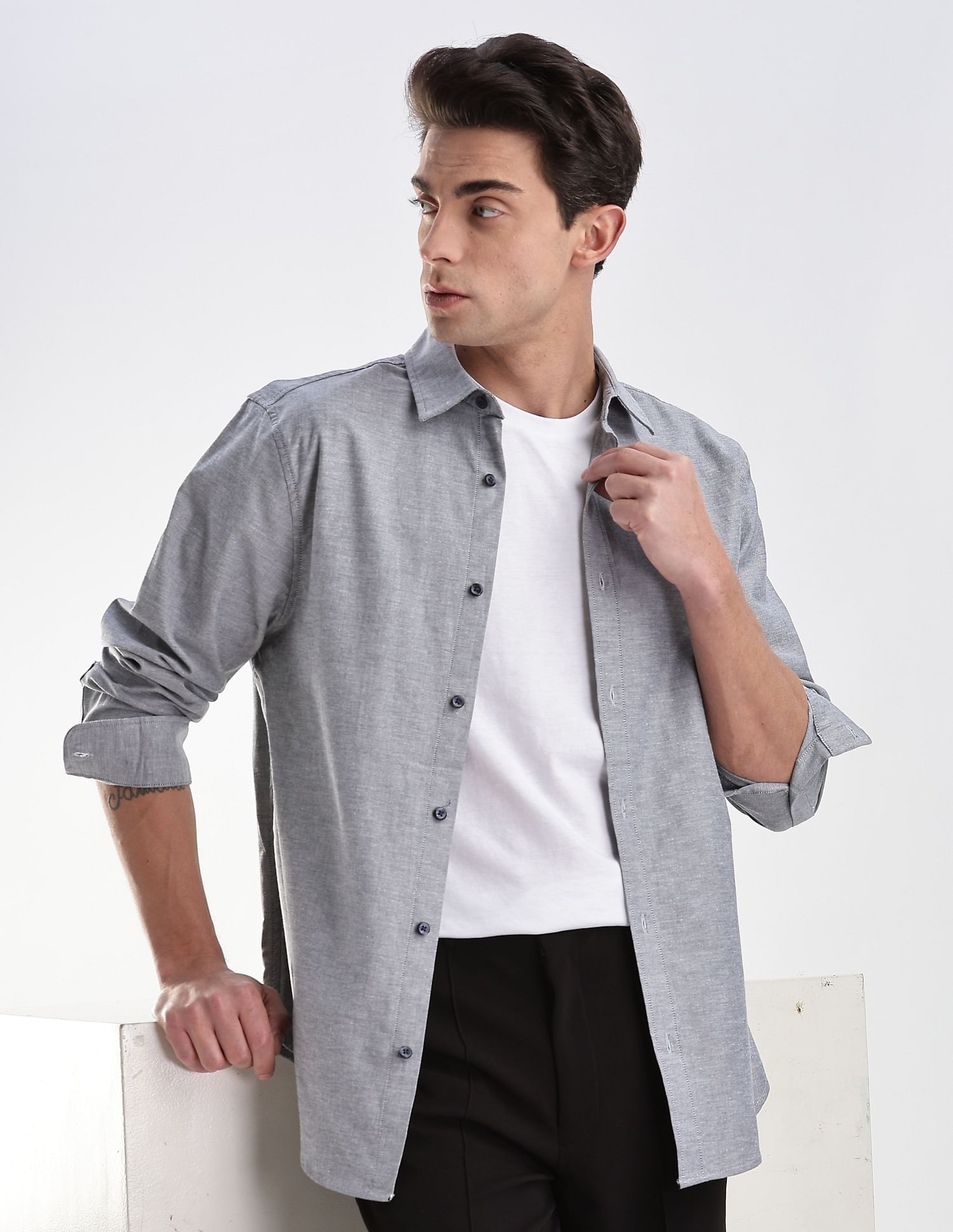 Calvin Klein Jeans Solid Regular Fit Oxford Woven Shirt