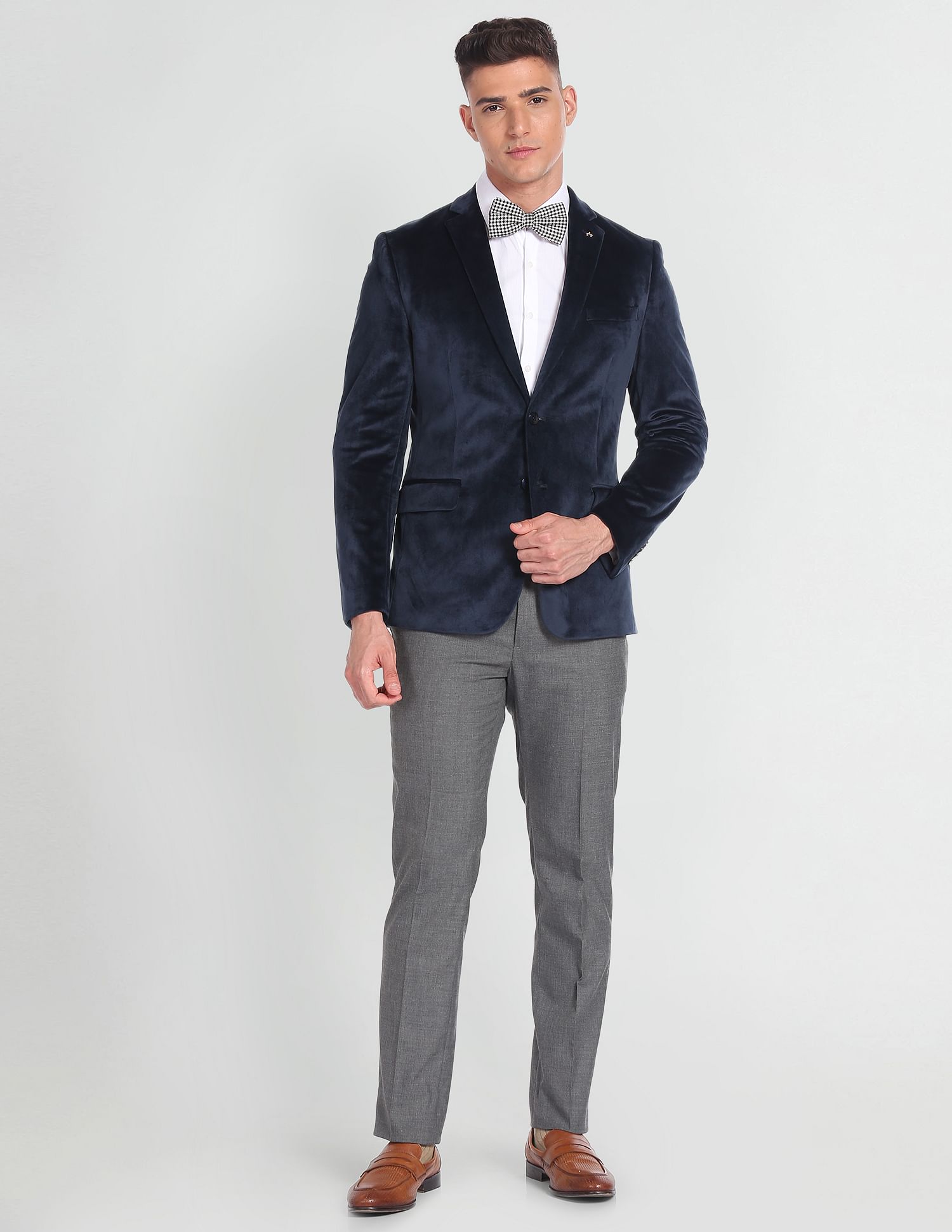 Arrow Solid Regular Fit Blazer