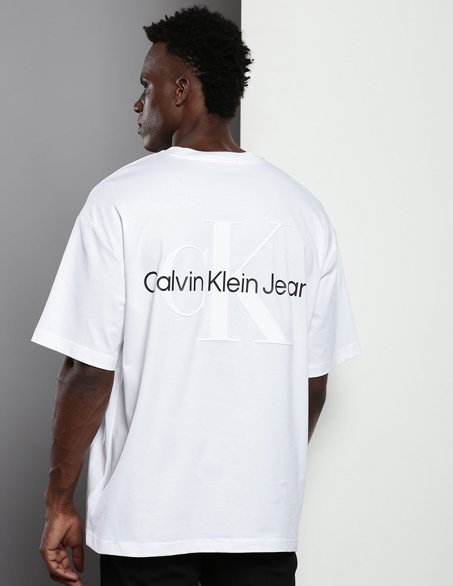 Calvin Klein Unisex Emboss Logo Relaxed T-Shirt