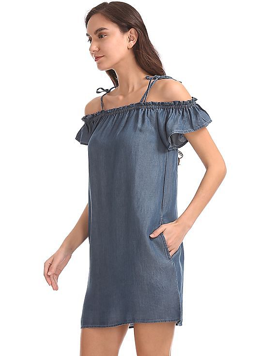 Off Shoulder Ruffled Denim Dress With Frayed Hem & Pockets | Denim ruffle  dress, Denim dress, Stylish denim dress