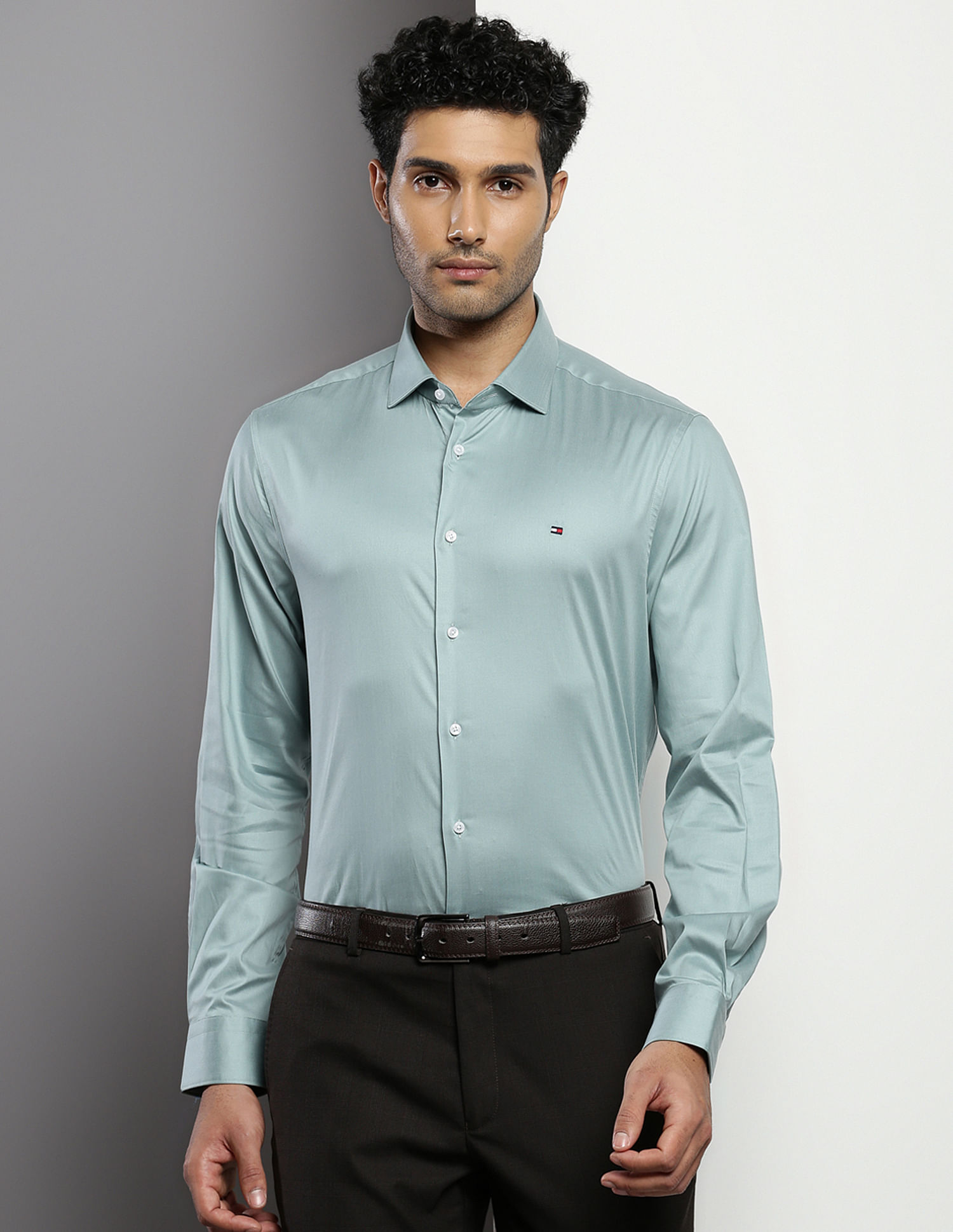 Tommy Hilfiger Cutaway Collar Twill Shirt