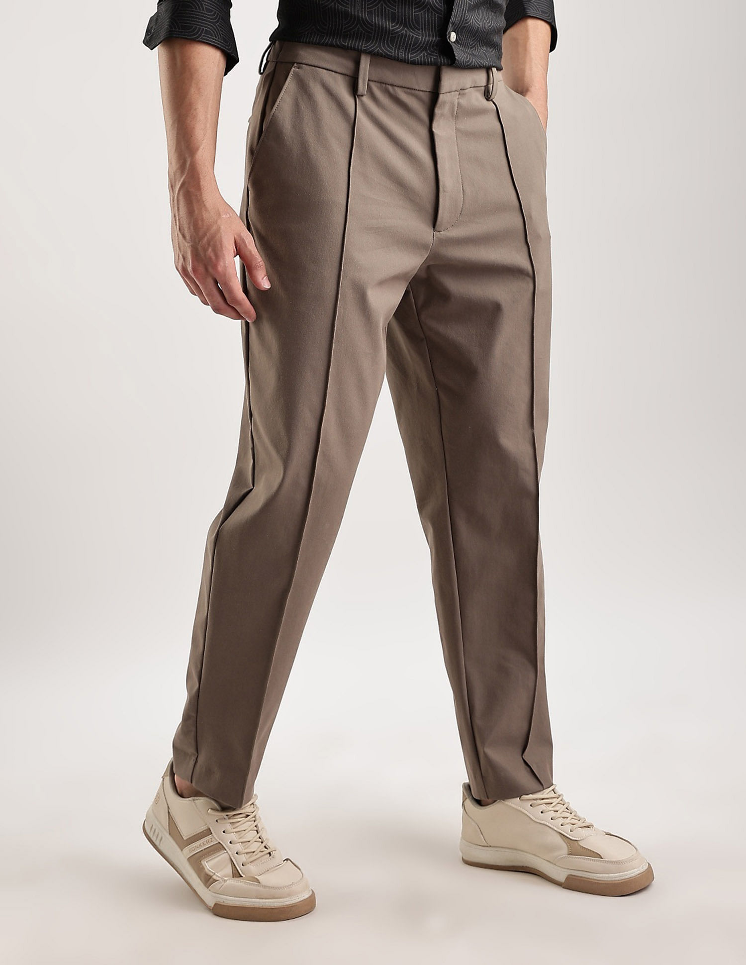 Calvin Klein Jeans Regular Fit Solid Mid Rise Trouser