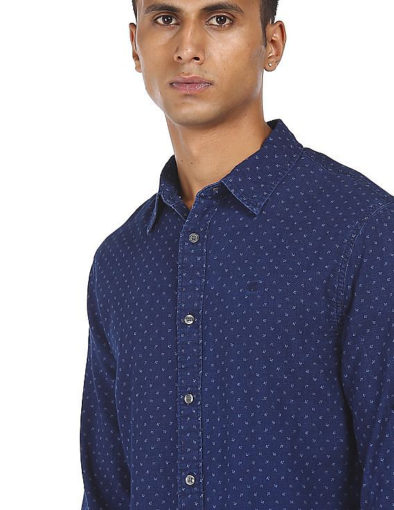 Buy Calvin Klein Men Blue Spread Collar Patterned Casual Shirt NNNOW