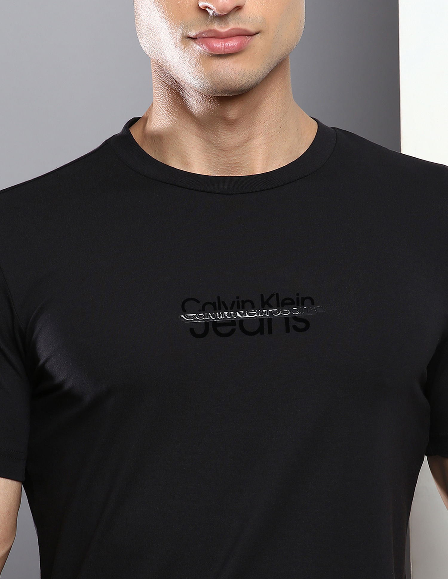 CALVIN KLEIN JEANS - Men's T-shirt with disrupted logo - black