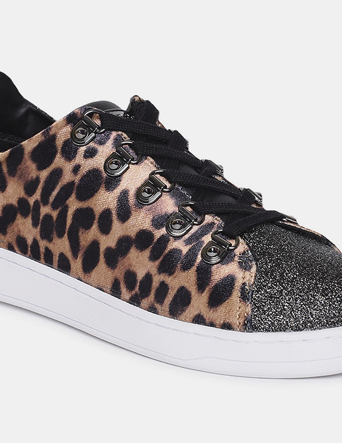 Harden wijk amateur Buy GUESS Women Brown Leopard Print Round Toe Sneakers - NNNOW.com