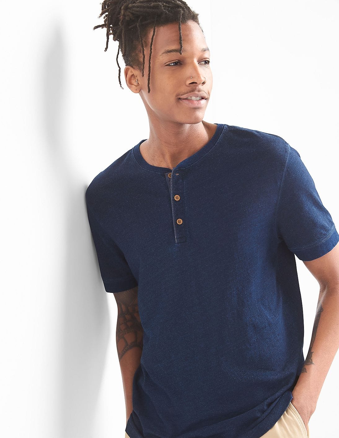 Buy GAP Men Blue Short Sleeve Henley In Linen - NNNOW.com