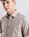 Calvin Klein Jeans Solid Slim Fit Dobby Woven Shirt