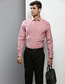 Tommy Hilfiger Men Pink Flex Poplin Slim Fit Solid Formal Shirt